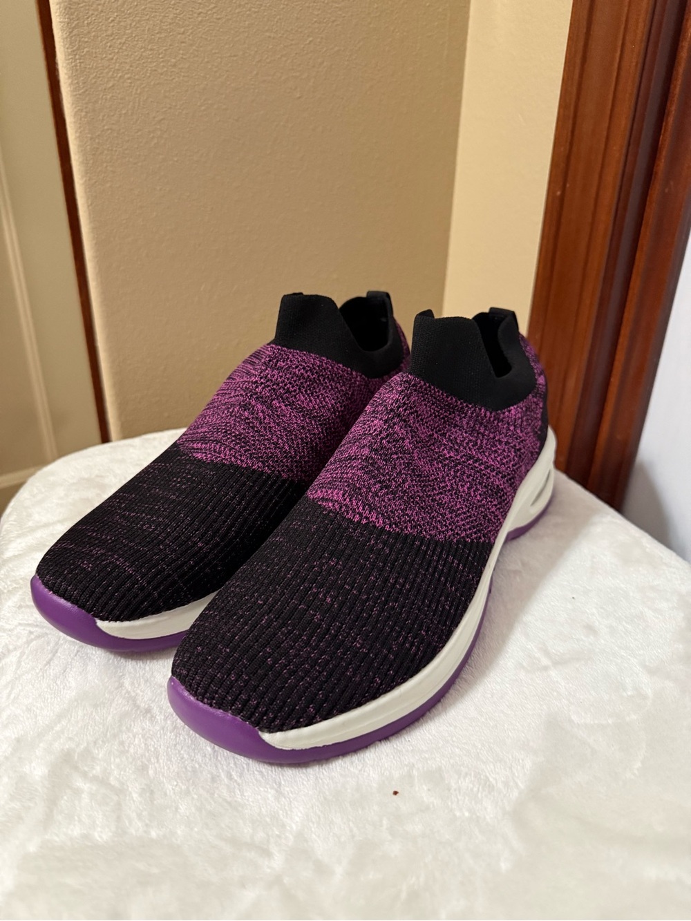 Hyper Arch Motion Women's Knit Slip-On Sneakers - Purple/Black 10.5